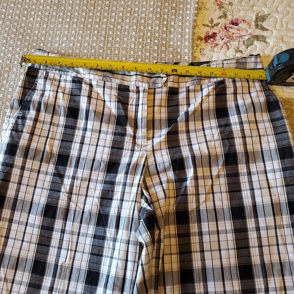 Izod Golf plaid Capri  pants - Picture 8 of 10